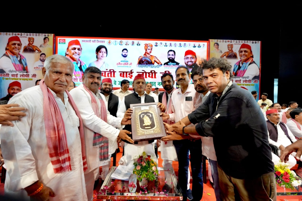 माननीय श्री अखिलेश यादव एवं पिंटू प्रमुख